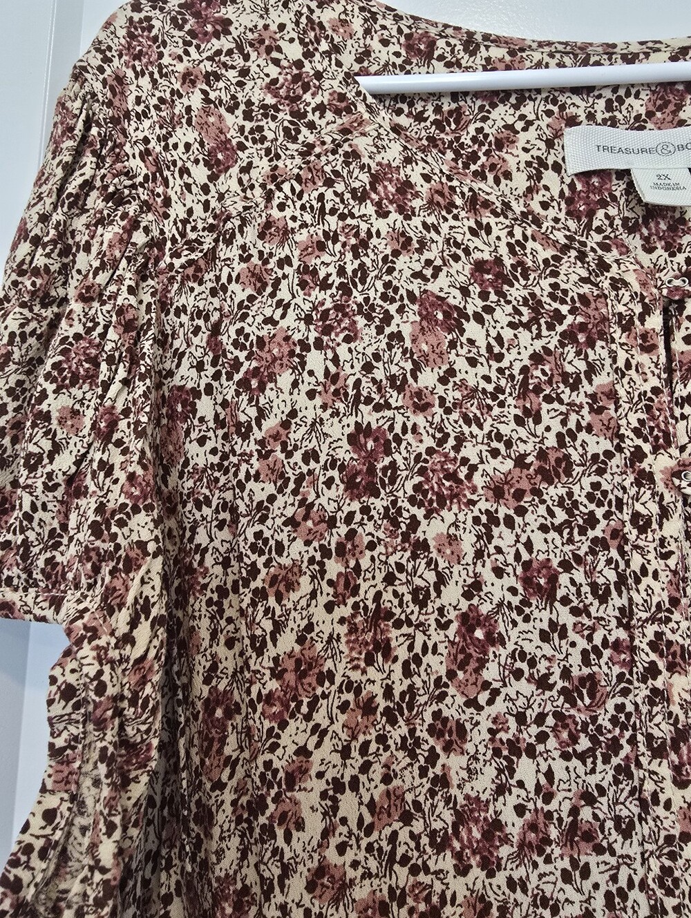 Treasure & Bond Woven Ditsy Floral Maxi Dress in Cream and Red Cottagecore - Picture 13 of 14